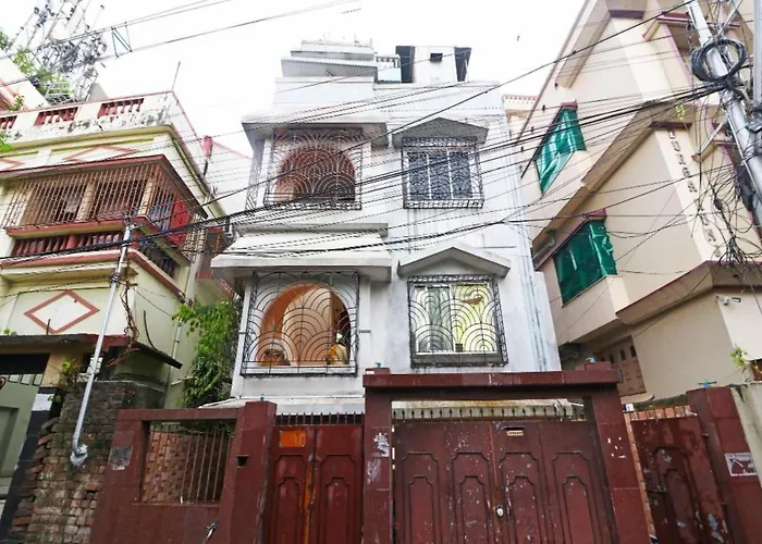 Goroomgo Amit Guest House Tagore Park Kolkata