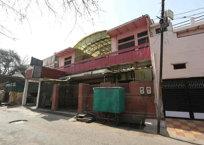 Goroomgo Amit Guest House Tagore Park Kolkata