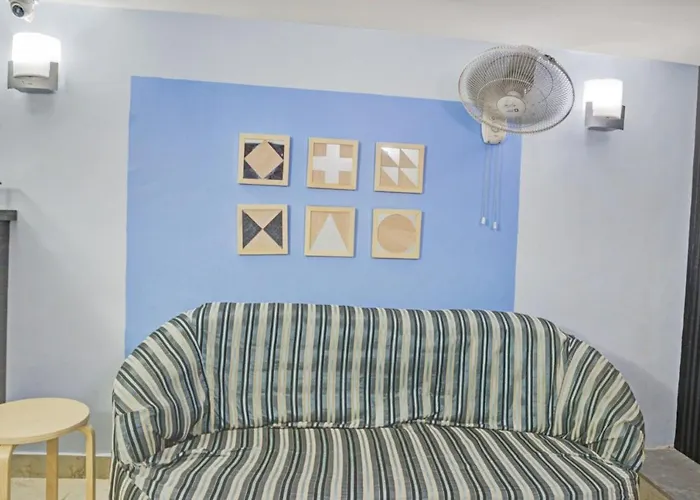 Goroomgo Amit Guest House Tagore Park Kolkata