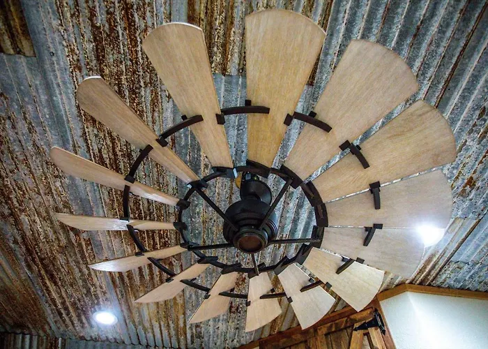 Lonesome Dove Bandera Cabin