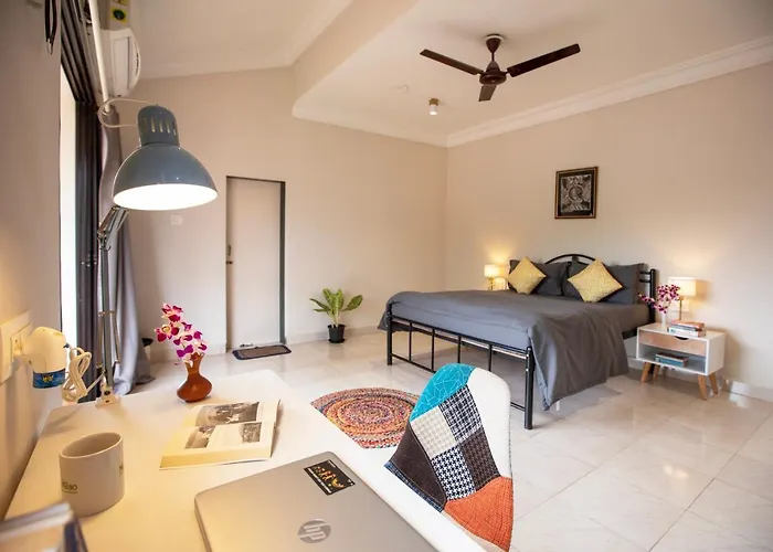 Nomadgao Vila Nova - Social Hotel With Coworking, Fast Wifi, And Goan Charm Anjuna