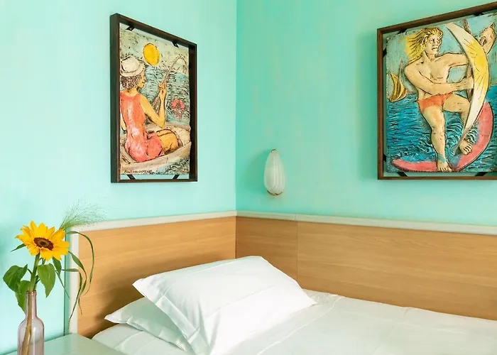 Hotel Plaza Con Piscina Cattolica