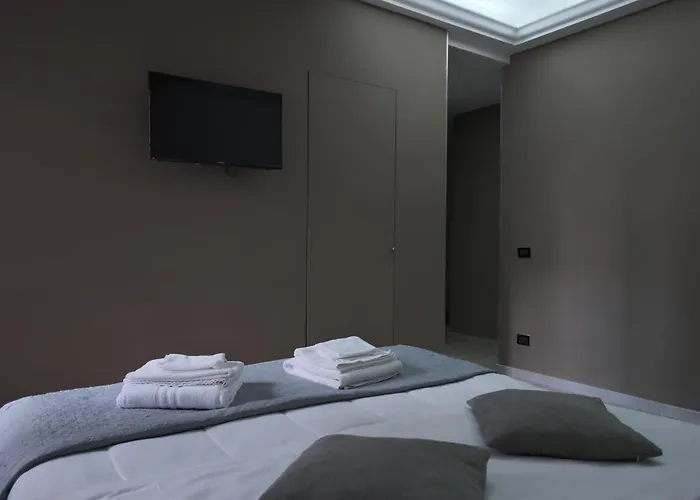 Royalty Rooms & Spa Naples
