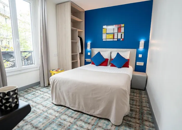 Hotel Du Mont Dore Batignolles Paris