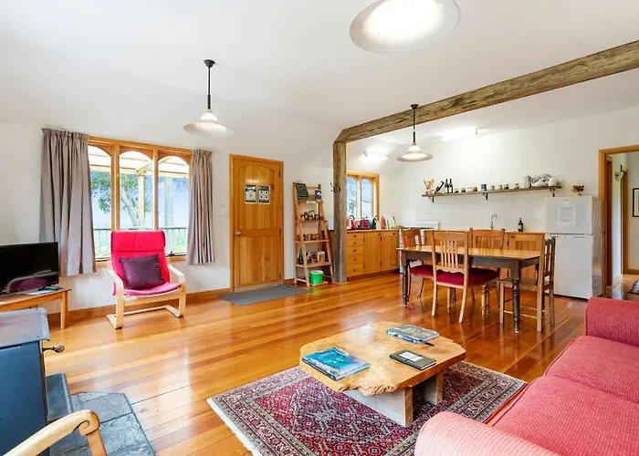 Wine Loft - Cosy Country Retreat With Ocean Views Bed & Breakfast Kettering