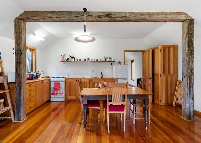 Wine Loft - Cosy Country Retreat With Ocean Views Bed & Breakfast Kettering