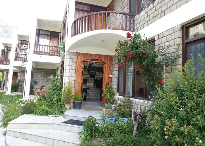 Tourist Hotel 10 Minutes Walking Distance From The Mall Manali 