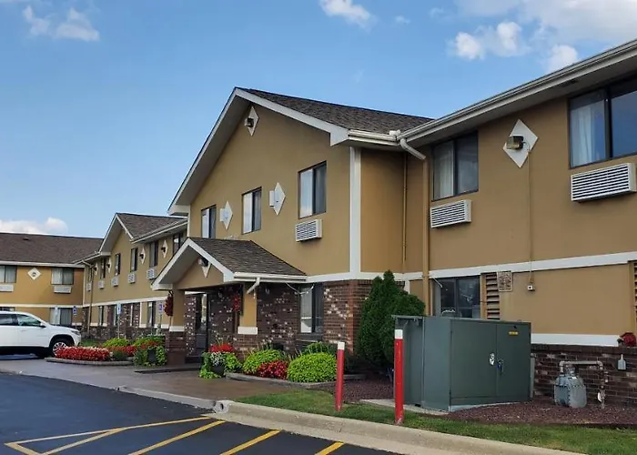 Super 8 By Wyndham Sterling Heights/Detroit Area Hotel
