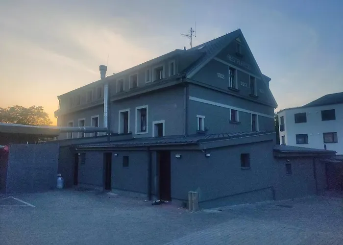 Sun-House Pension - Parkingfree Limited Spaces- Praag