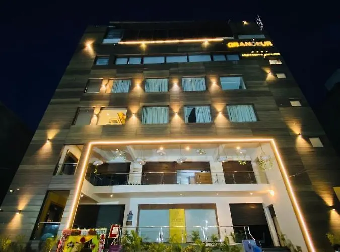 Hotel Ss Grandeur Lucknow