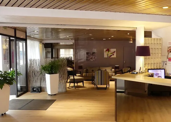 Hotel De L'Orme, Akena Evreux