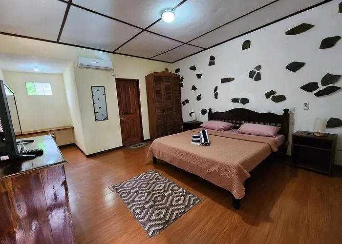 Tiptop Hotel, Resto And Delishop Panglao Island