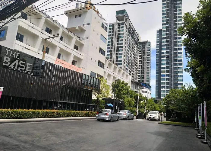 The Base Pattaya Apart otel
