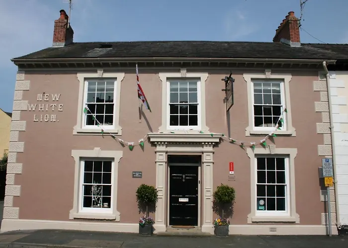 The New White Lion Hotel Llandovery