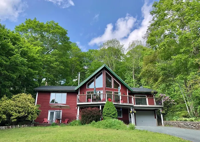 The Burgundy Dream Bed And Breakfast Fall River