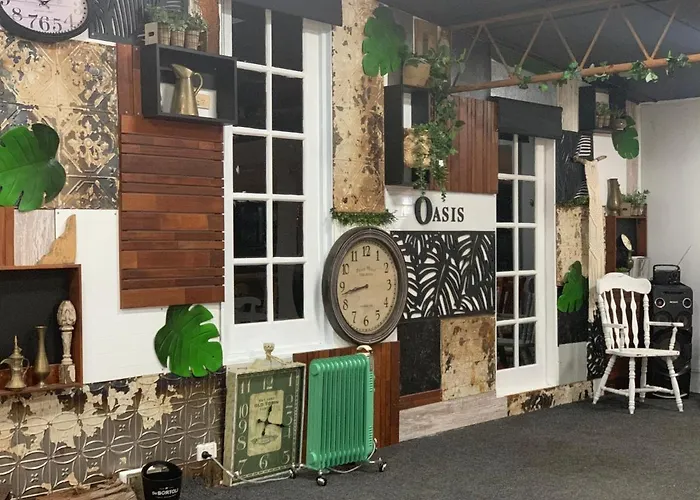 The Oasis Tamworth Hotel