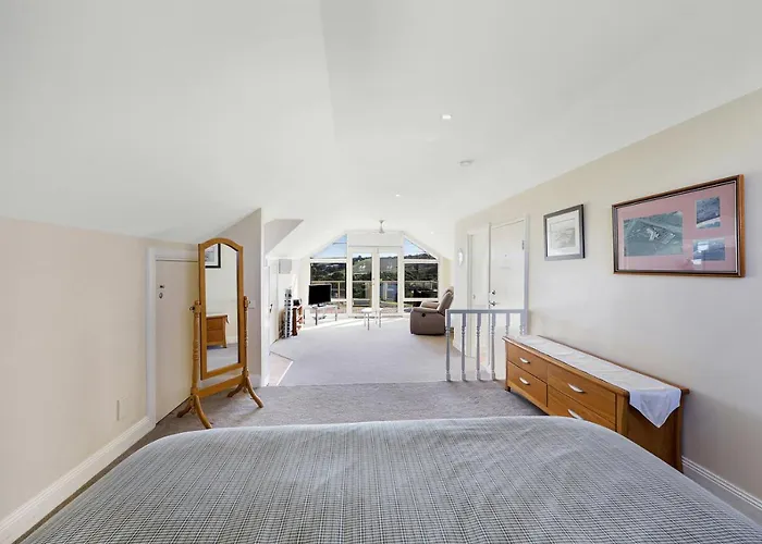 Logans Beach Apartments - The Loft Warrnambool
