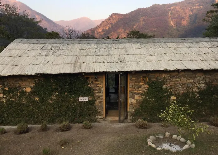 Aashraya On Ganga Bed & Breakfast Rishikesh