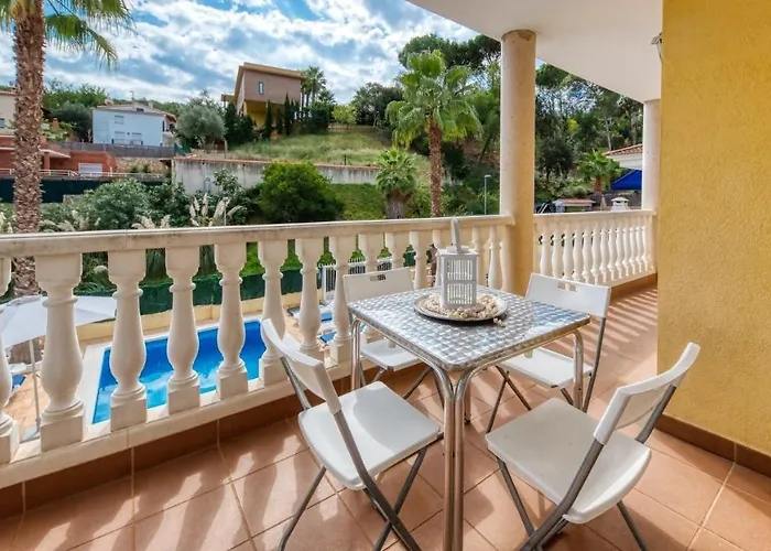 Costacabana - Villa Ashley Lloret de Mar
