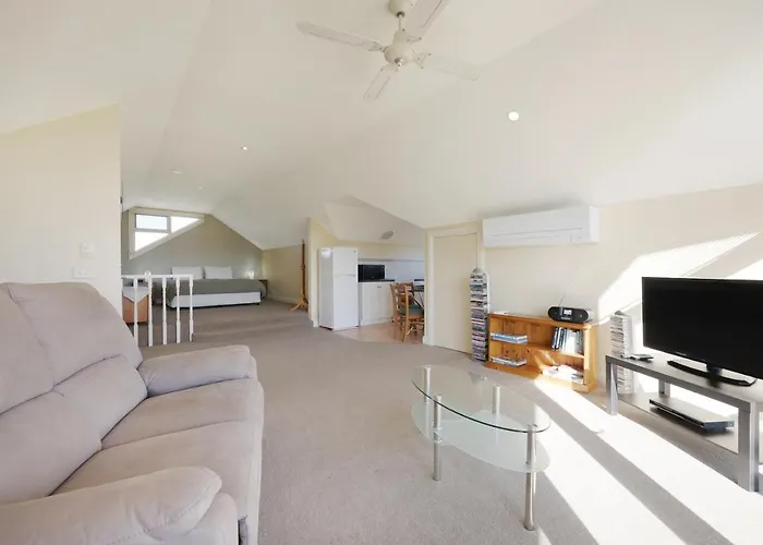 Logans Beach Apartments - The Loft Warrnambool