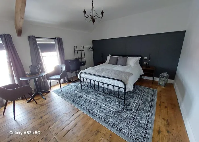 Londonderrys Bar And Accommodation Seaham