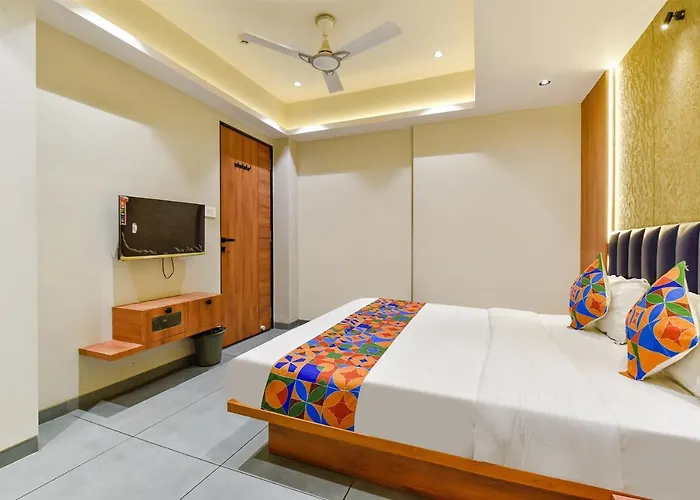 Fabhotel Udhna Inn, Near Udhna Junction Surat