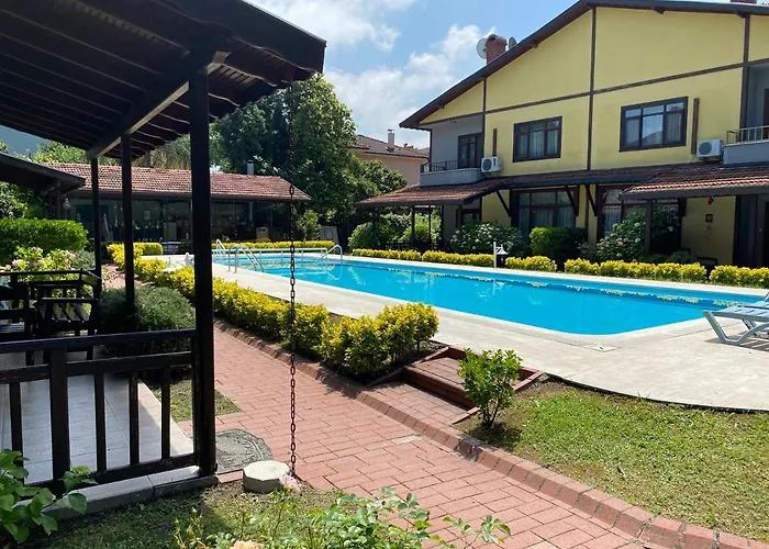 Four season villa ısıtmalı havuz Sapanca