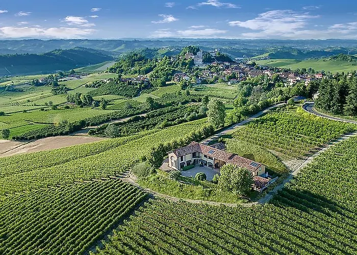Cascina Cortine Bed & Breakfast Guarene