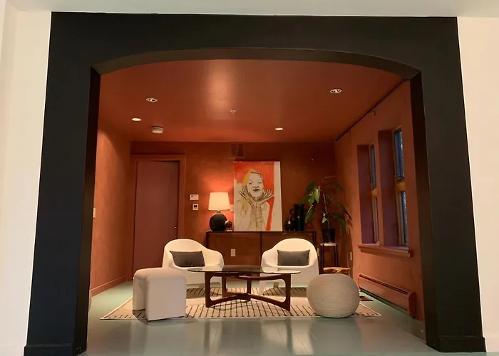 The Trail In Adams - Berkshires' Art Hotel