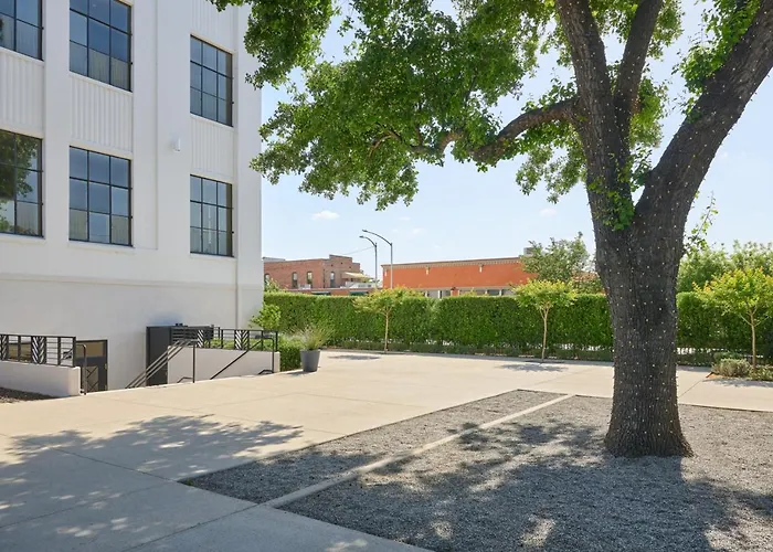 The Darling Hotel Visalia