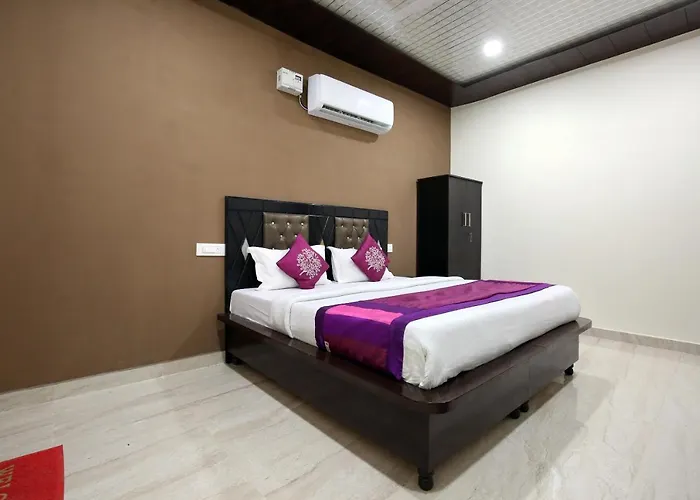 Oyo The Platinum Hotel Zirakpur