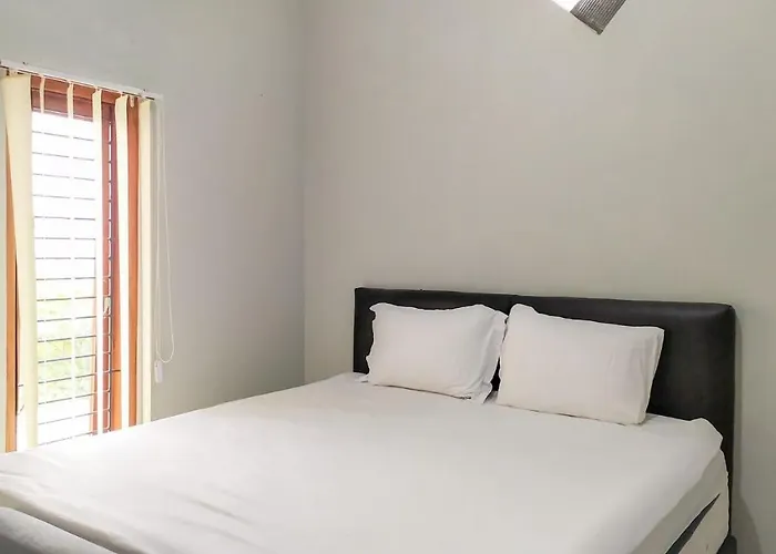 Omah Leren Mitra RedDoorz near Gembiraloka Zoo Yogyakarta Hotel