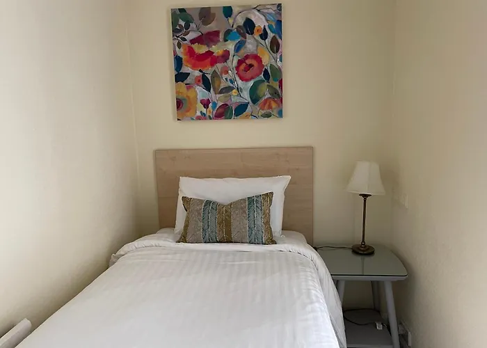 The Queen Hotel Olney