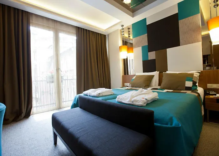 Collage Taksim Hotel Istanboel