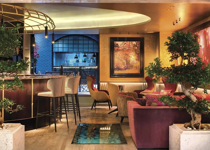 Hotel La Demeure Montaigne Paris