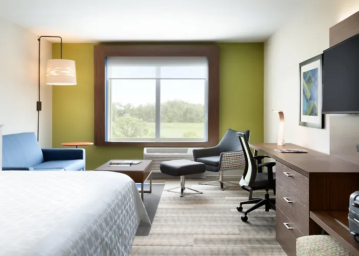 Holiday Inn Express & Suites Grand Rapids Airport North By Ihg Cascade