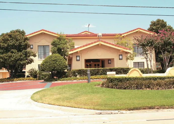 Baymont By Wyndham Houston La Porte