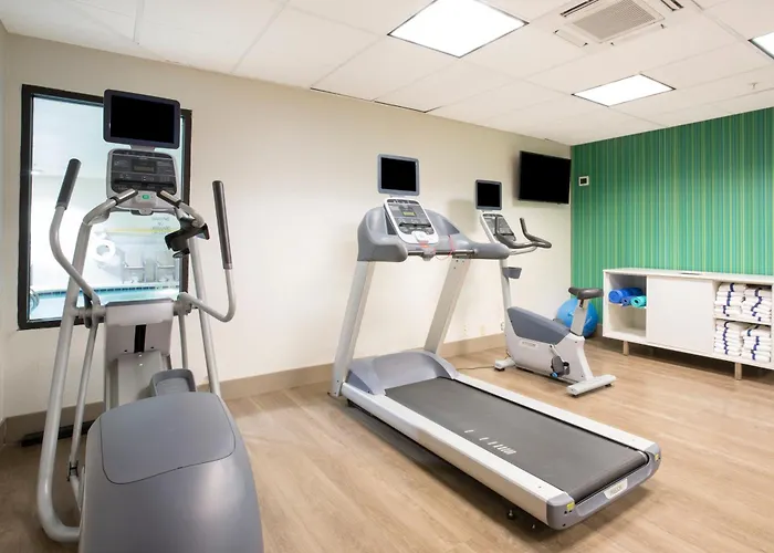 Holiday Inn Express Kansas City - At The Legends! By Ihg Bonner Springs