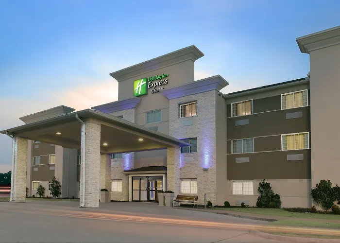 Holiday Inn Express & Suites Magnolia-Lake Columbia