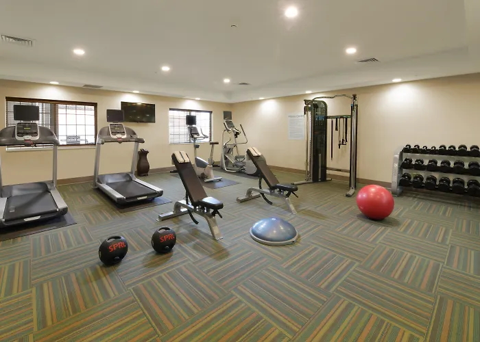 Holiday Inn Express & Suites Magnolia-Lake Columbia
