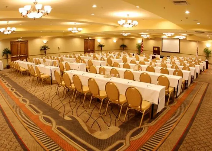 Doubletree By Hilton Claremont Hotel