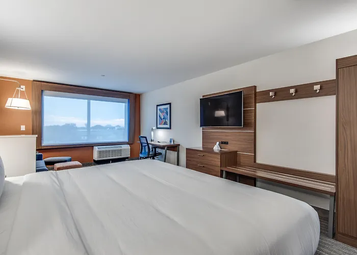 Holiday Inn Express & Suites Dallas North - Addison By Ihg