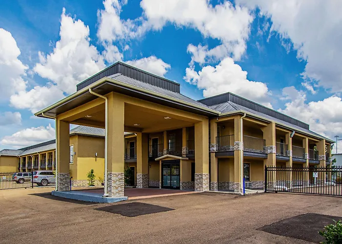 Super 8 By Wyndham Jackson Ms Near The Fairgrounds Hotel