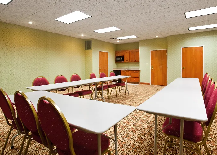Holiday Inn Express Hotel & Suites Goshen By Ihg