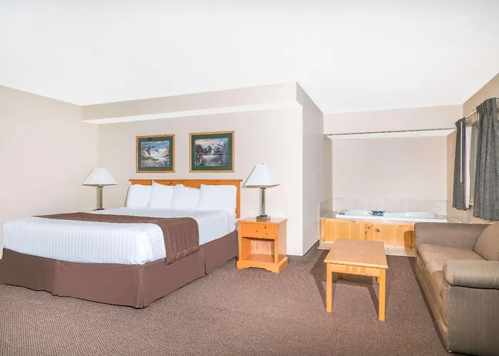 Baymont By Wyndham Baxter/Brainerd Area Hotel