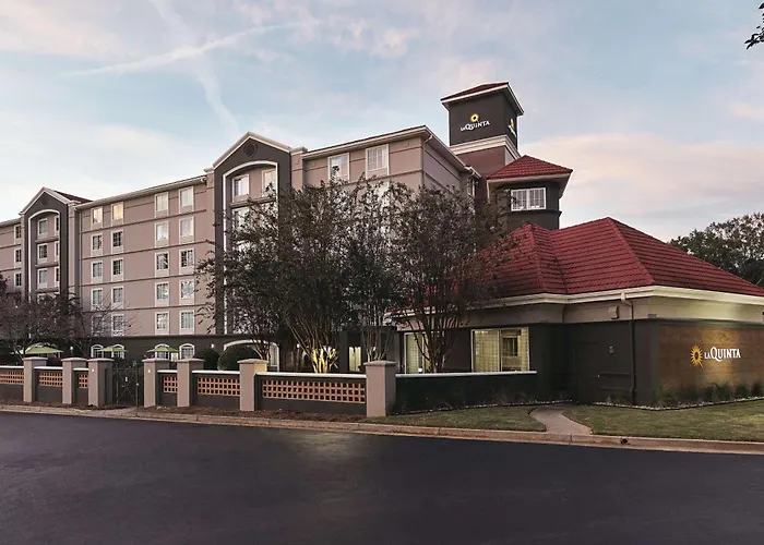 La Quinta By Wyndham Atlanta Conyers Hotel