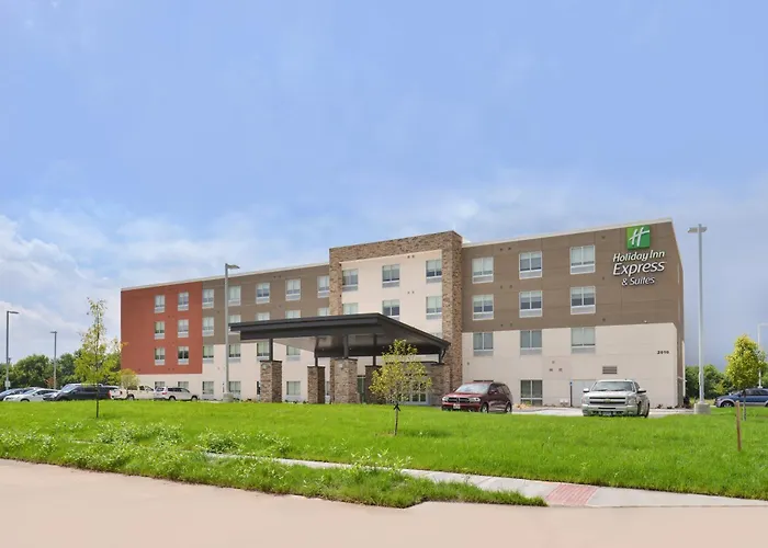 Holiday Inn Express & Suites Omaha Airport By Ihg Carter Lake