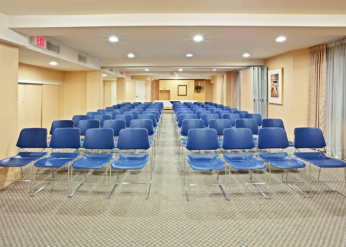 Holiday Inn Express & Suites Langley By Ihg