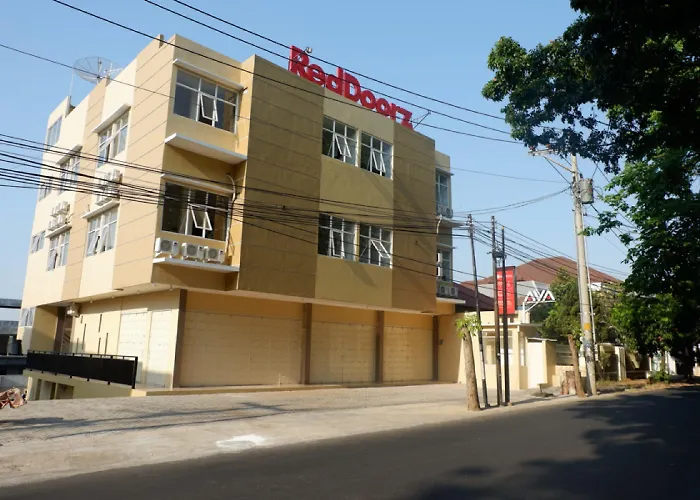 RedDoorz near Akademi Kepolisian Semarang Hotel
