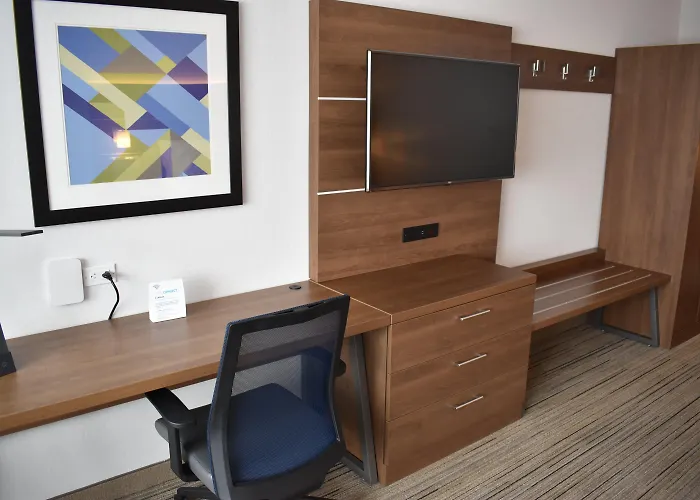 Holiday Inn Express & Suites - Boston South - Randolph By Ihg